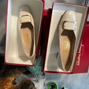 Cream ferragamo